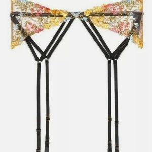 $50 VICTORIAS SECRET DREAM ANGELS FLORAL EMBROIDERED GARTER BELT NWT